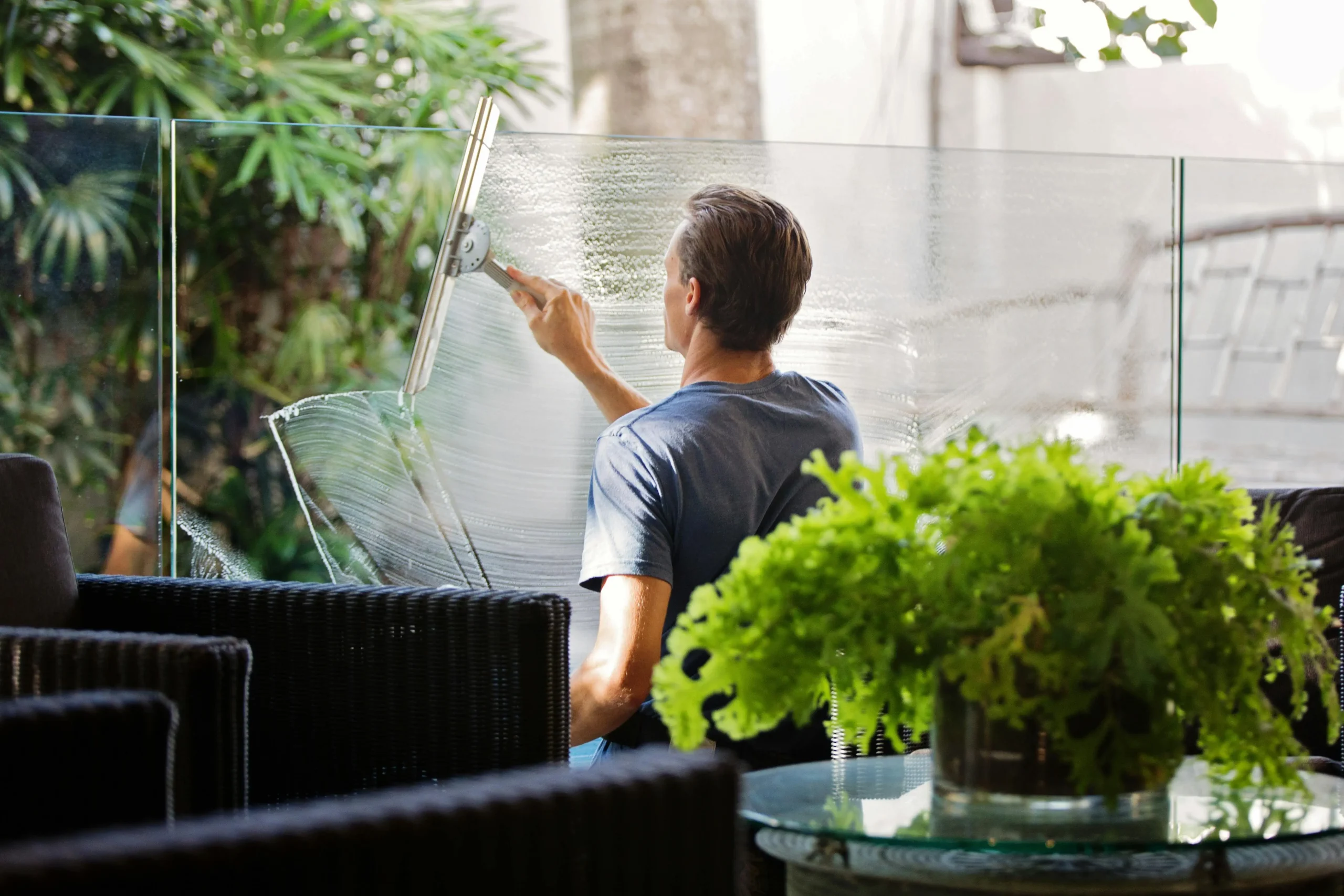 Reinigung im Sommer zimmer gründlich reinigen
